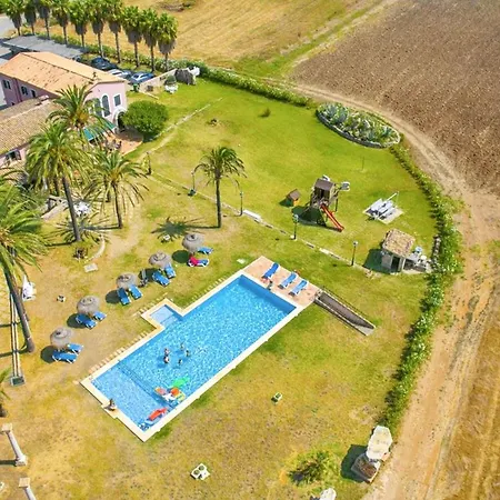 Comfortable In With Shared Pool Lejlighed